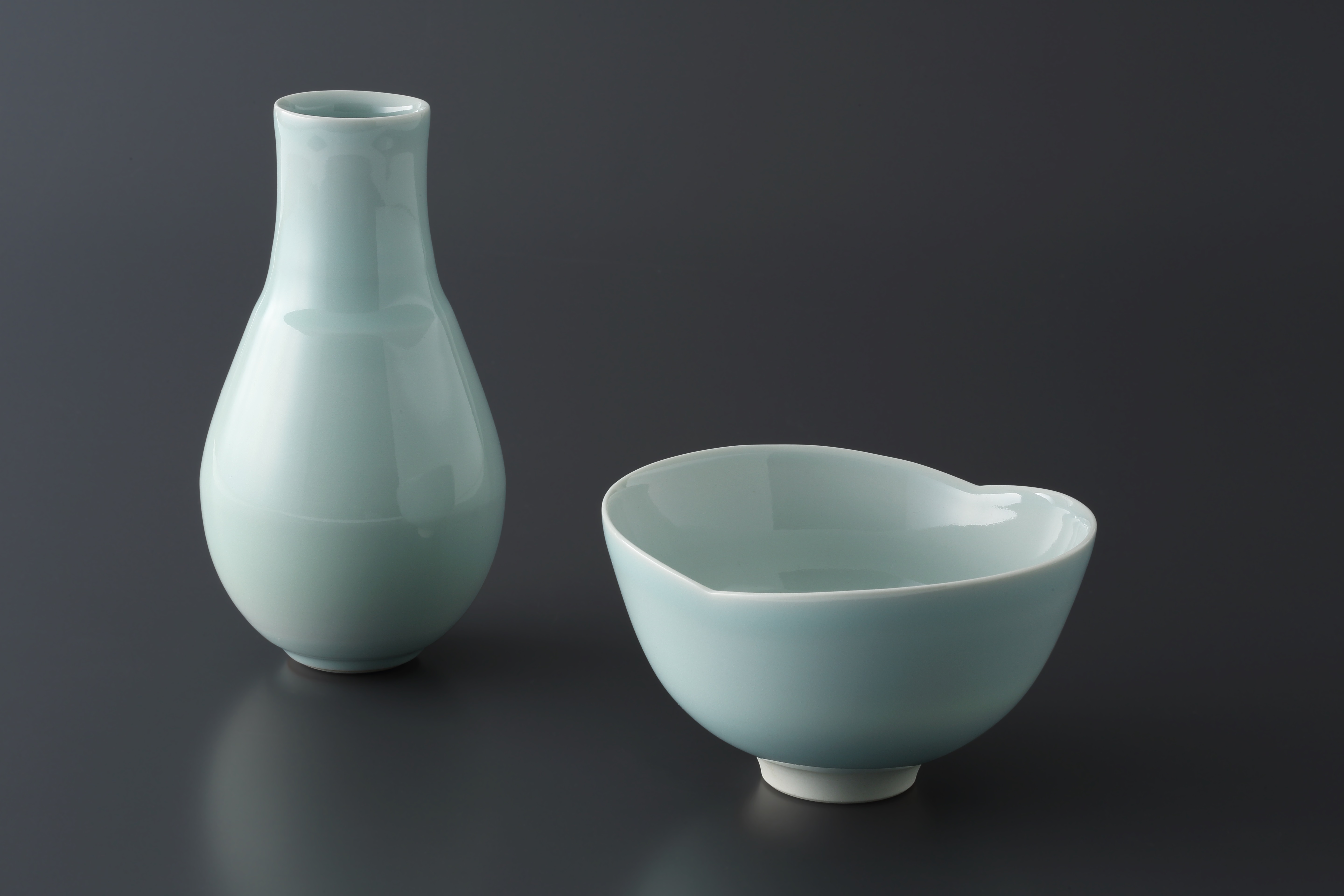 青磁流線 花瓶 井上 佳久造 師:清水六兵衛.井上治男京焼 井上路久 陶展 ～青東風にむかって～ – 京都の伝統産業